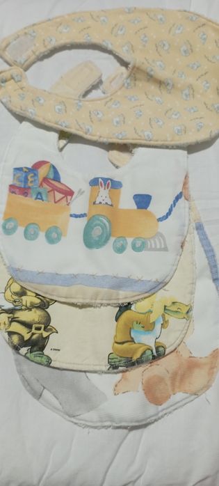 Conjunto de 4 Babetes em felpo