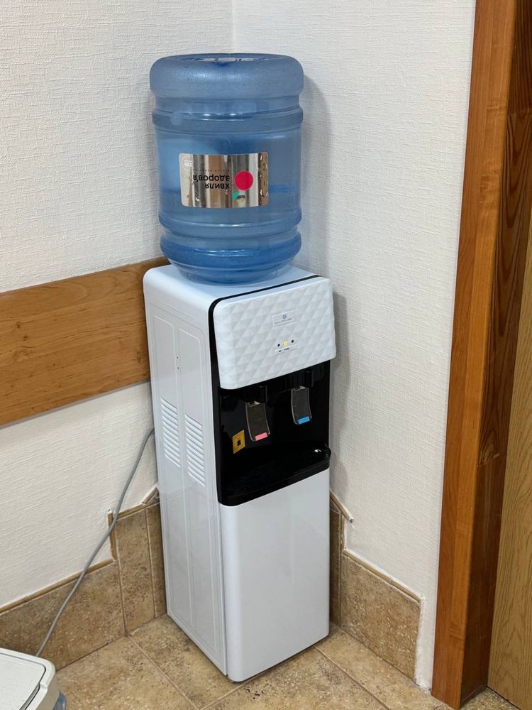 Продам кулер для води з нагрівом