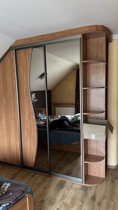 Dwa fronty do szafy z lustrem