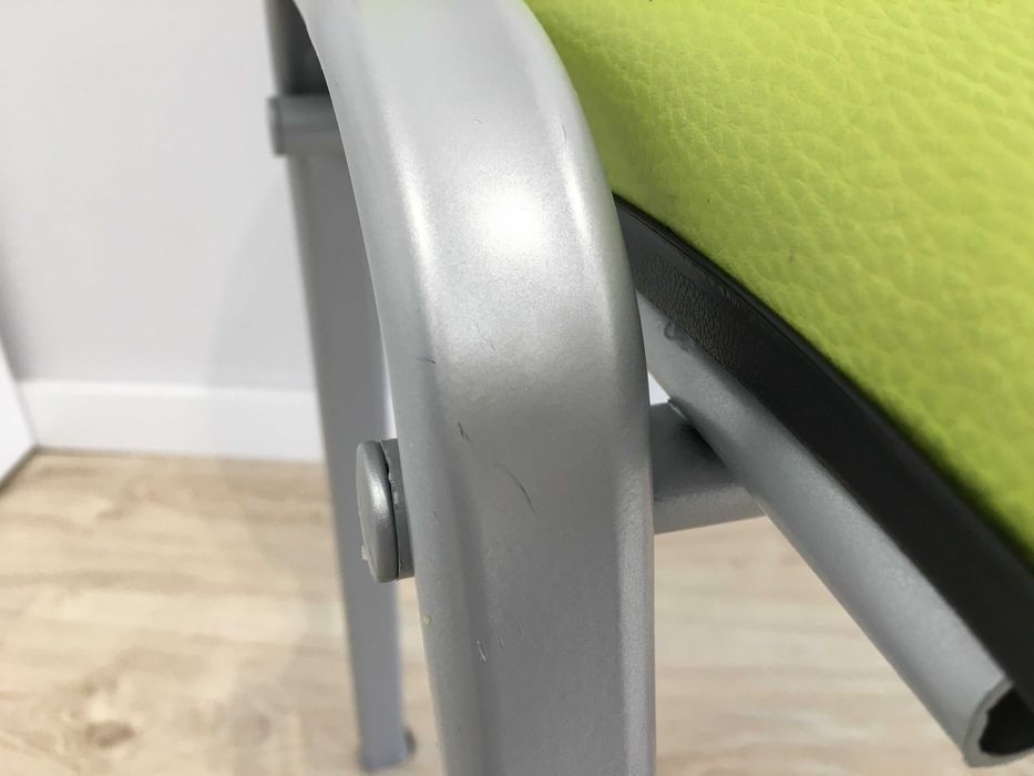 Cadeira em pele sintética