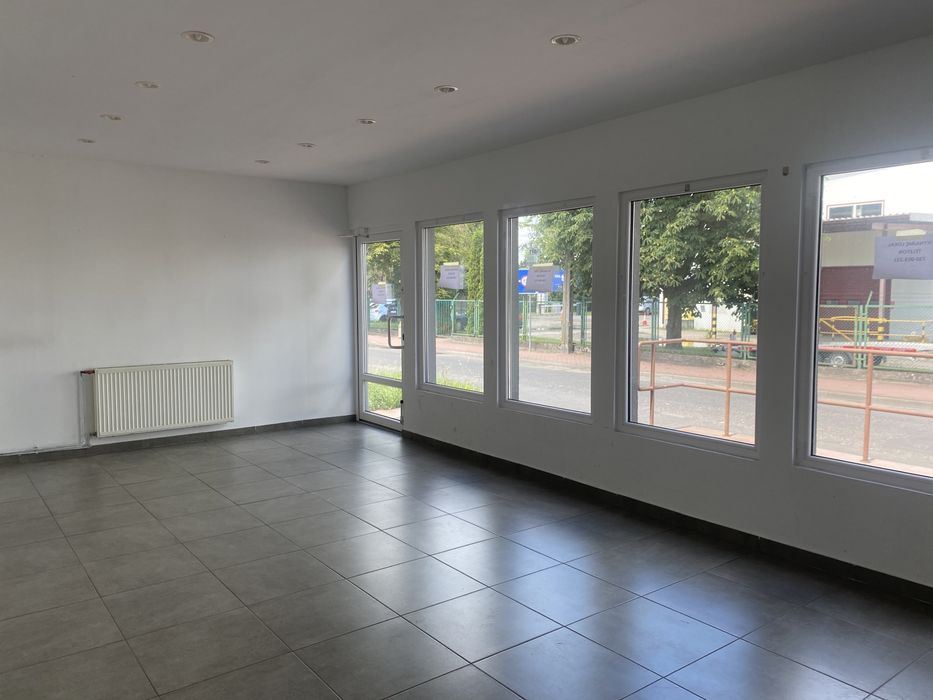 50m2 wejście z chodnika parking