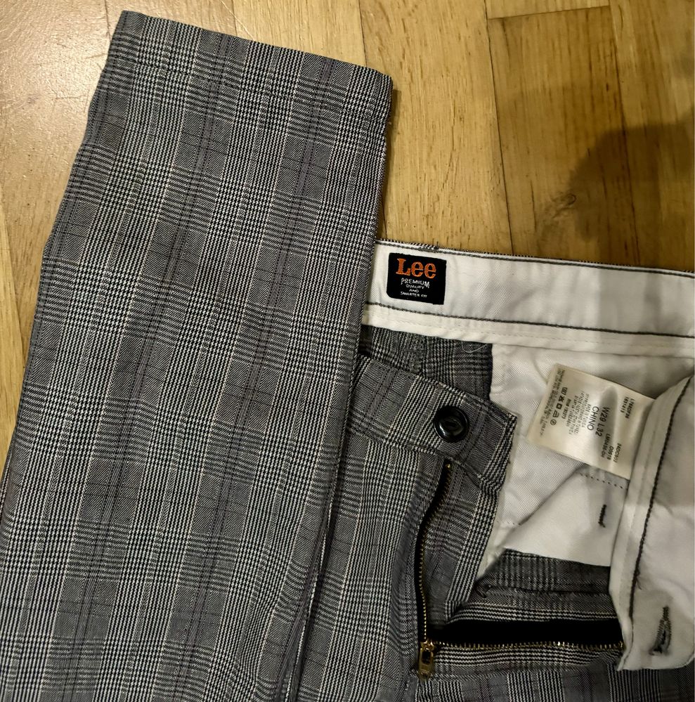 Spodnie Lee Chino 30x32 - Klasyczny Styl i Komfort