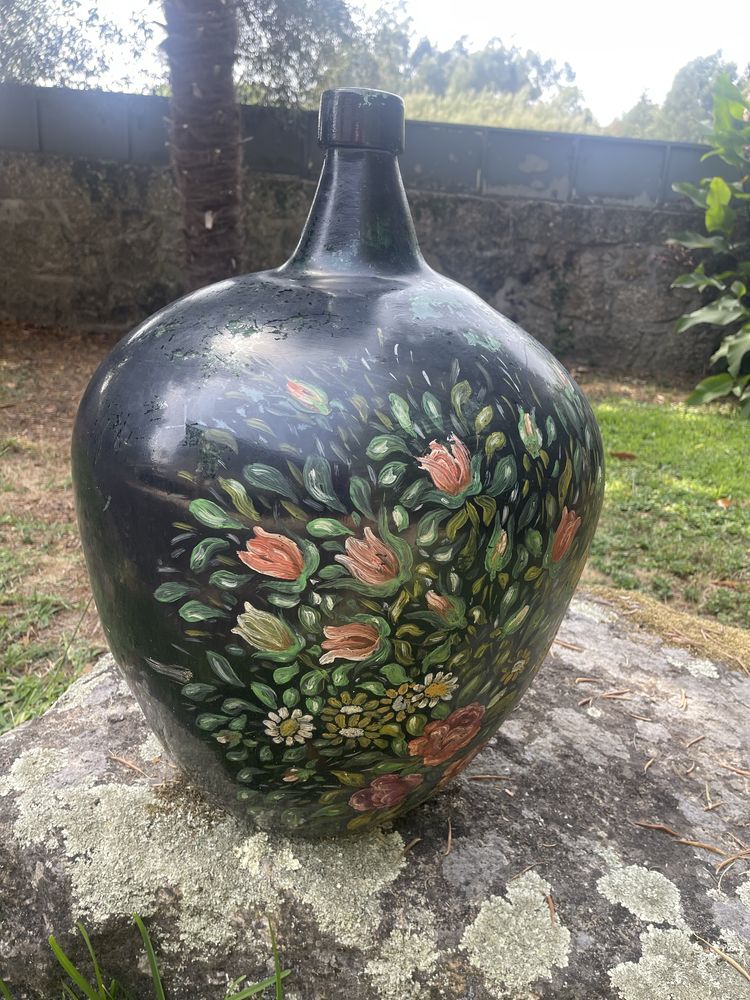 Garrafao grande decoracao em vidro pintado  á mão com mais 75 anos.