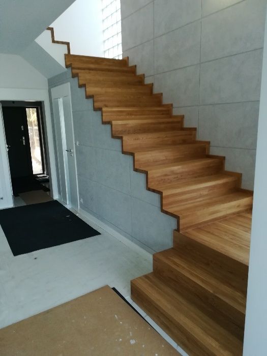Schody z drewna samonośne lub na beton tanio producent