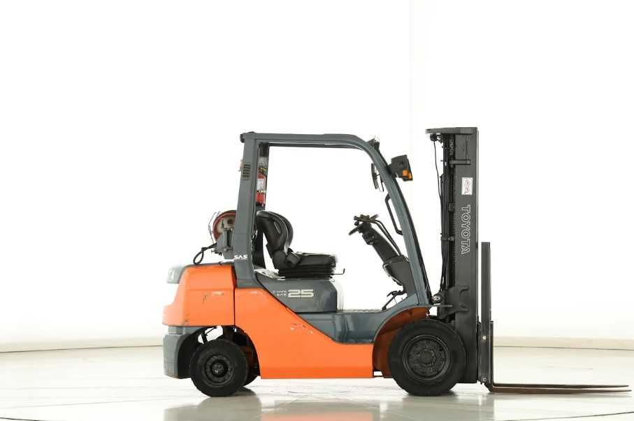 Навантажувач вилочний Тойота погрузчик газ-бензиновий, кара