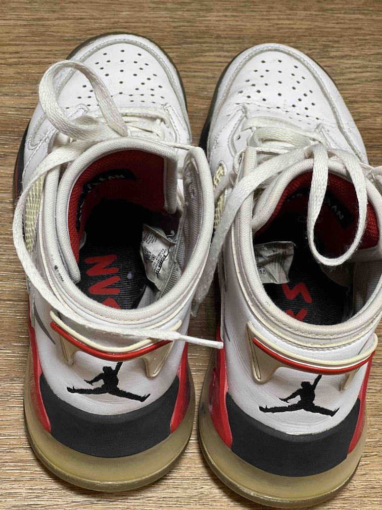 Баскетбольні кожані кросівки Nike Air Jordan MARS 270 розмір 40