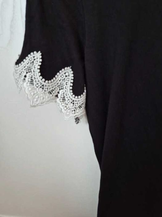 Czarna bluzka z haftowanymi aplikacjami/r.36