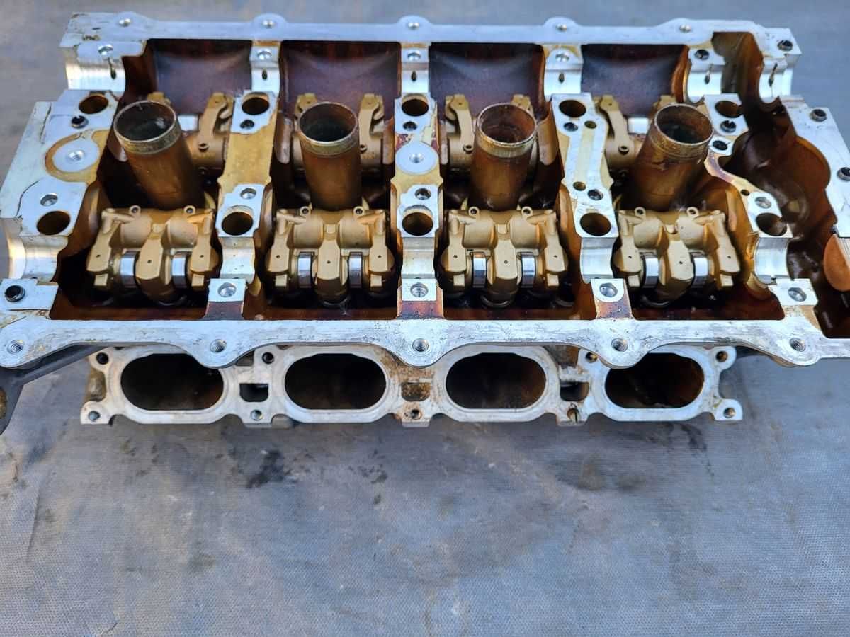 Głowica lewa AUDI A6 C5 4,2  , A8 D2 D3  3,7  , 4,2  .