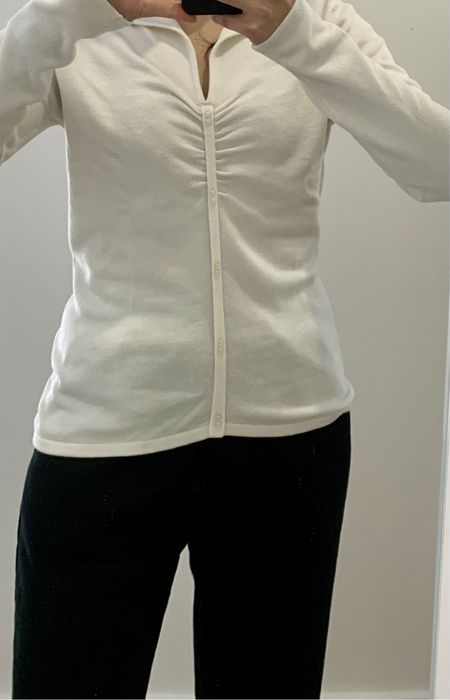 Camisola bege com botões