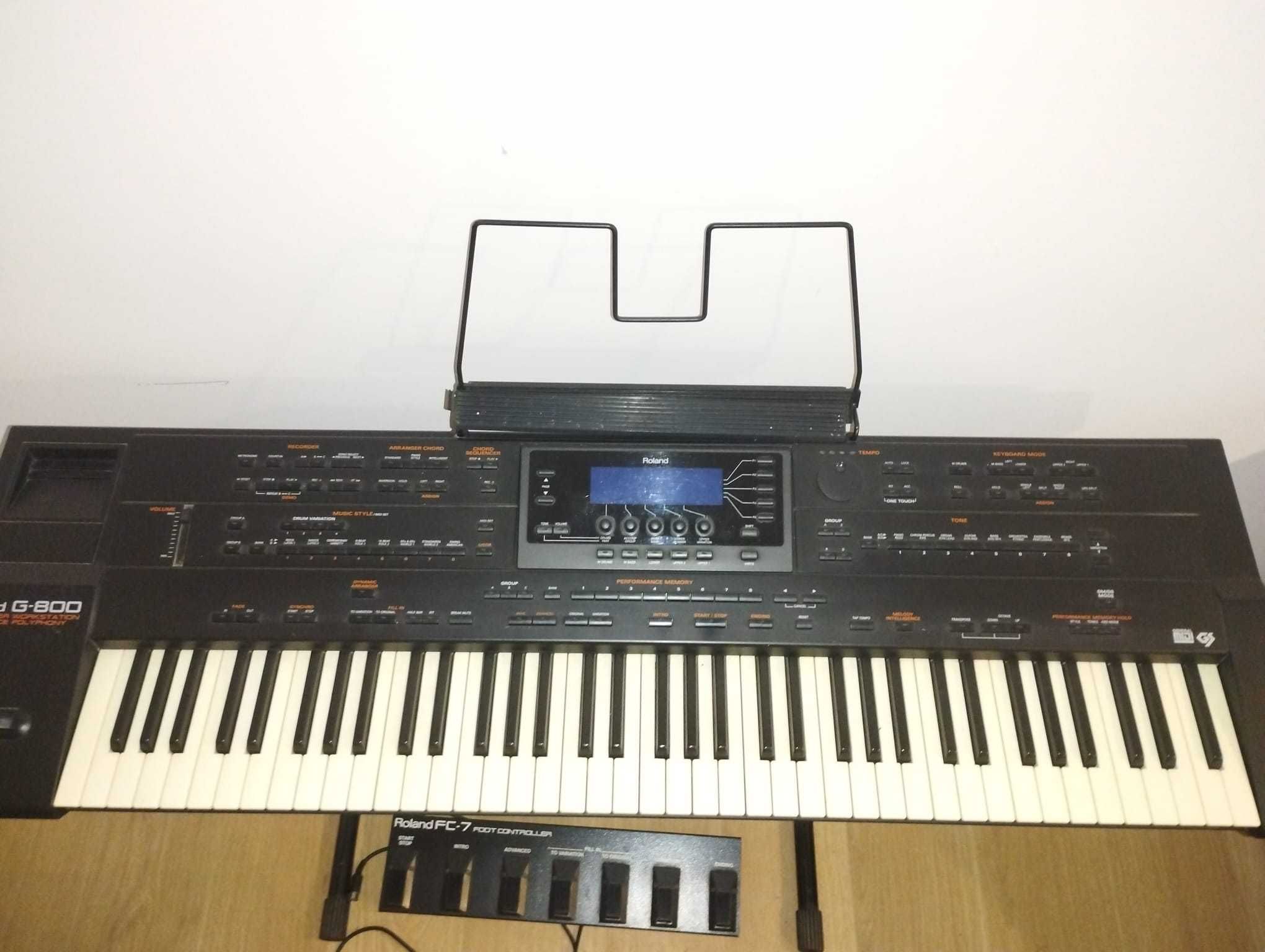 Teclado Roland G-800, suporte, pedais e banco