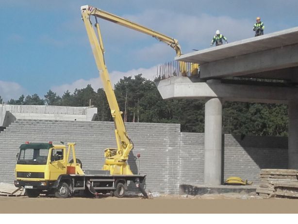 Wycinka drzew. Podnośnik koszowy. Firma Max - Lift