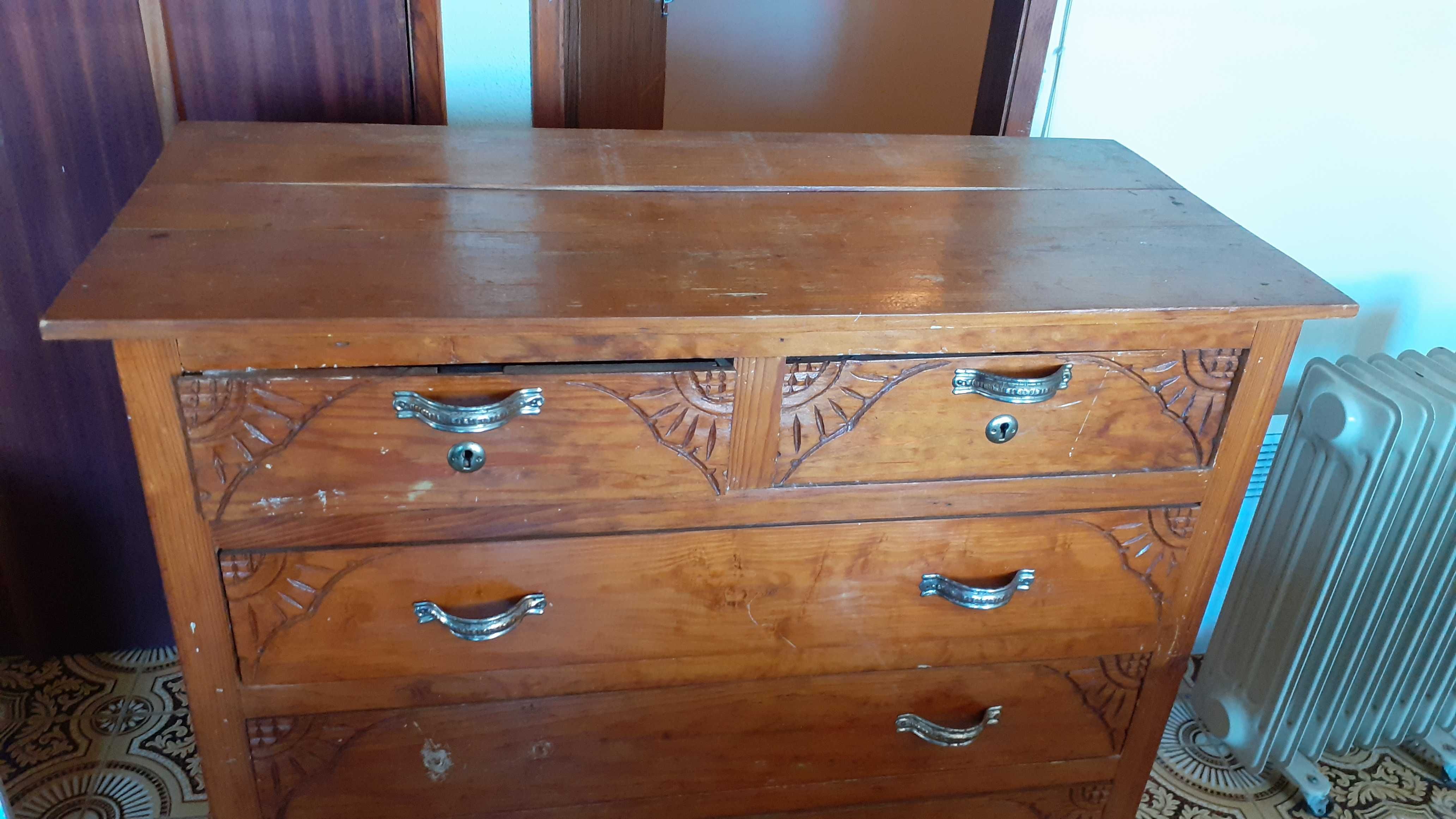 Mesa de Cabeceira e Cómoda Antigas para Restaurar