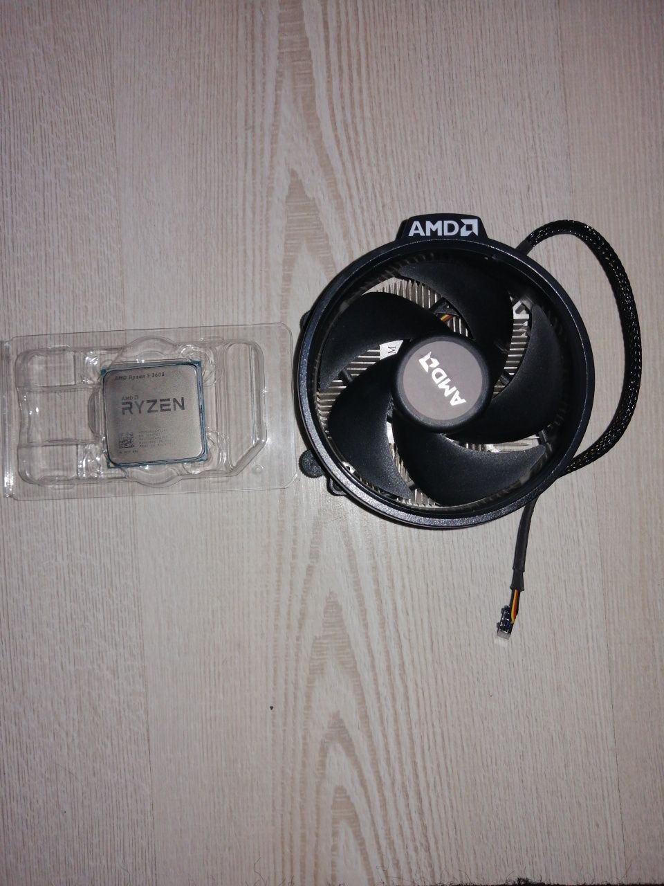 Chłodzenie procesora AMD wrait stealth i procesor AMD Ryzen 5 2600