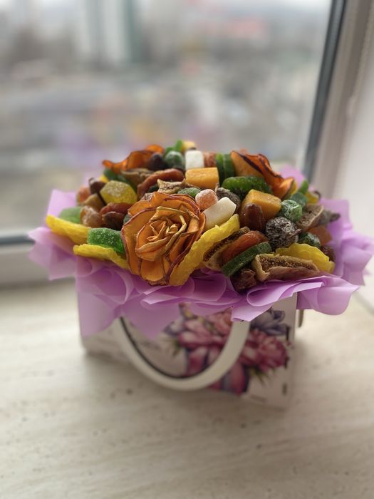 Смачний букет фудбукет букет з пивом букет з закускою букет з горішкам