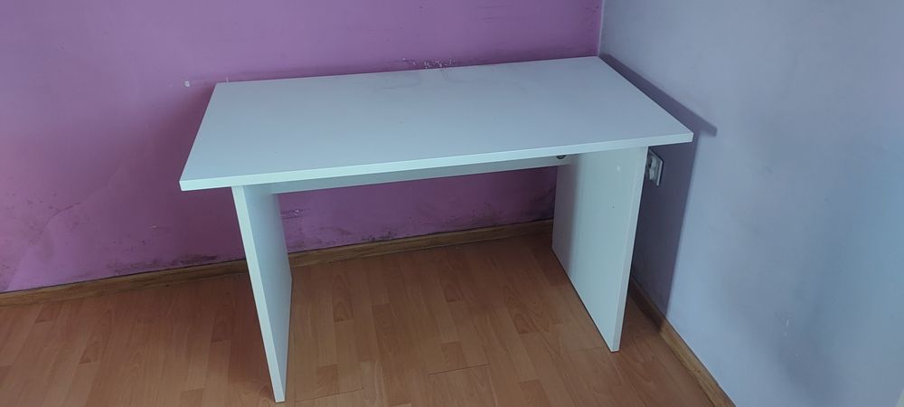 Biurko plus polki wiszace