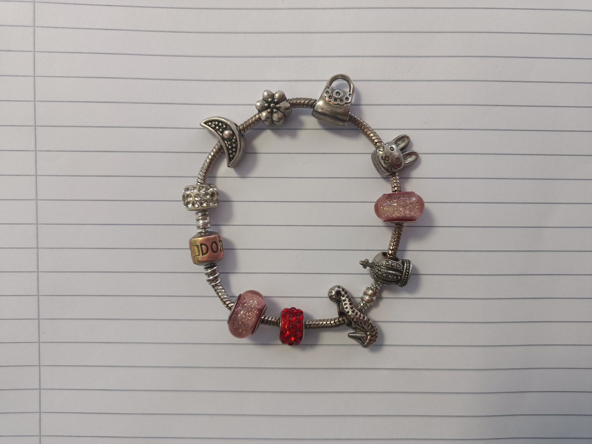 Pulseira Pandora com 10 peças (1 danificada)