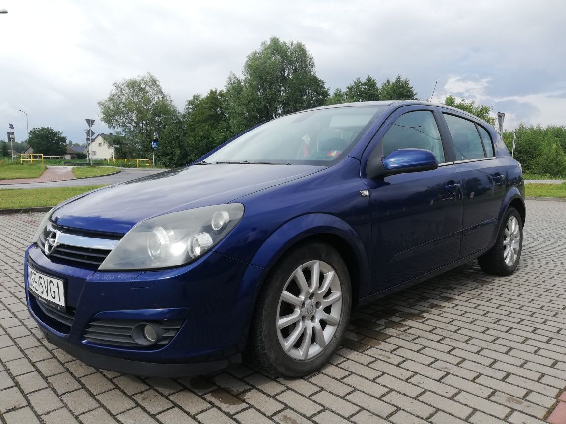 Opel Astra H panoramiczny dach.