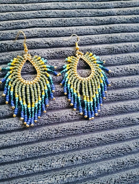 Kolczyki pawie pióro z koralików Toho