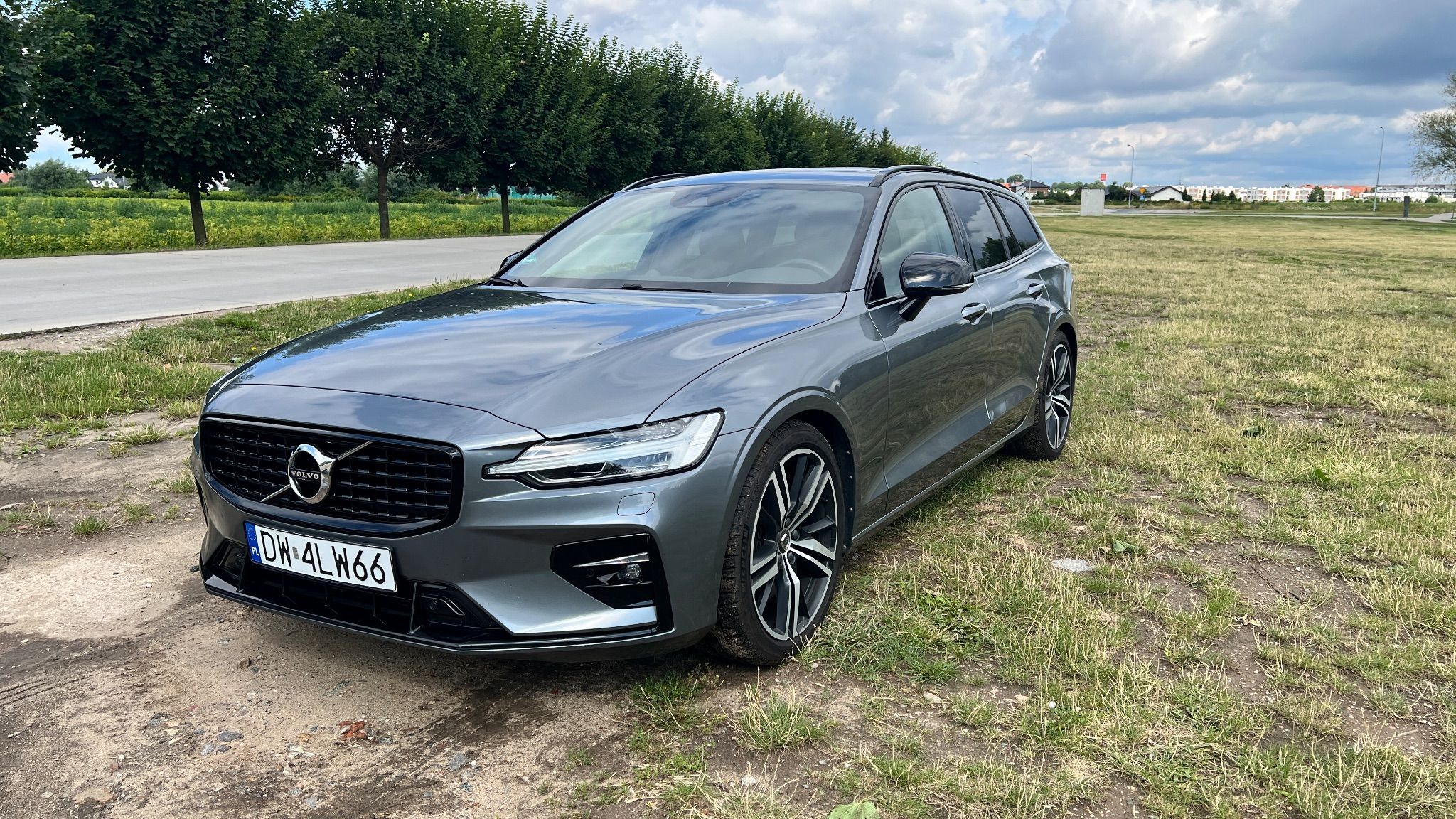 Volvo V60 Volvo V60 B5 AWD R-Design (F-VAT 23%)