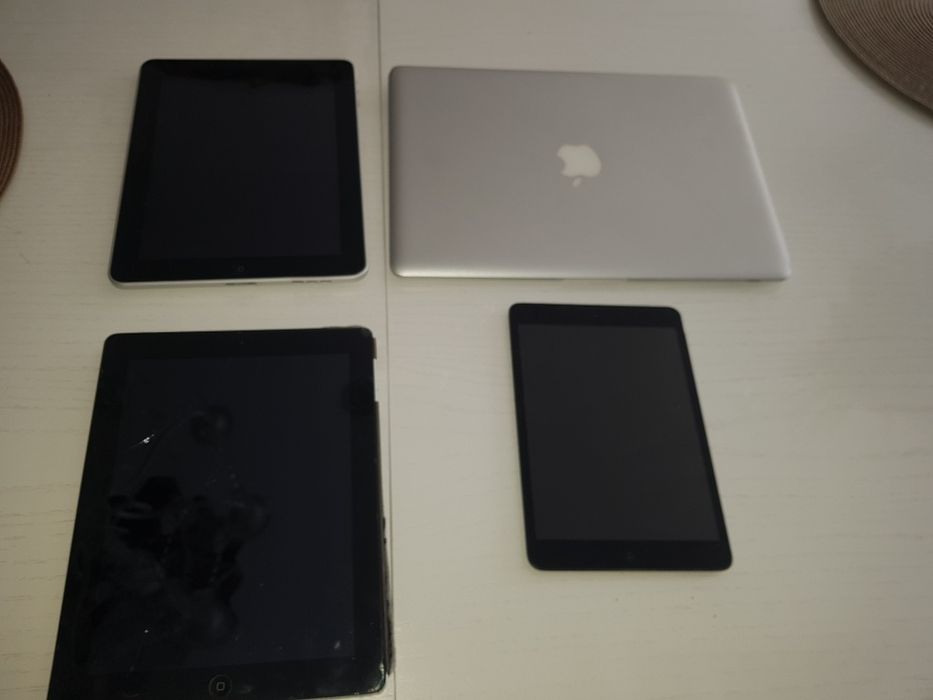 Лот з 4 позицій.