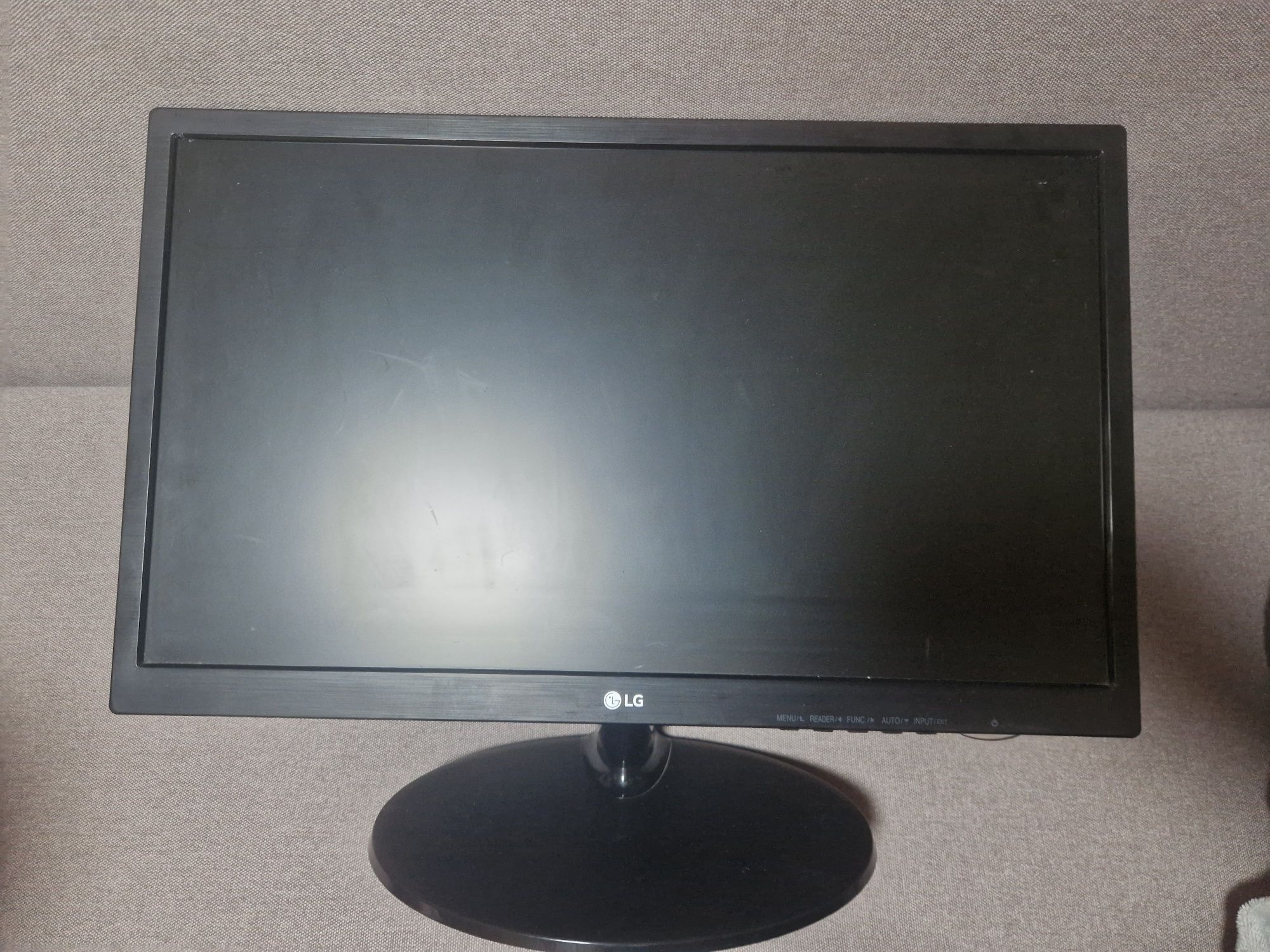 Монитор LG 22M38D-B, диагональ 22, бу в хорошем состоянии. Без шнуров