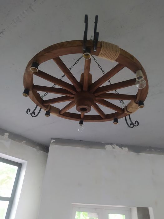 Продам люстру-колесо