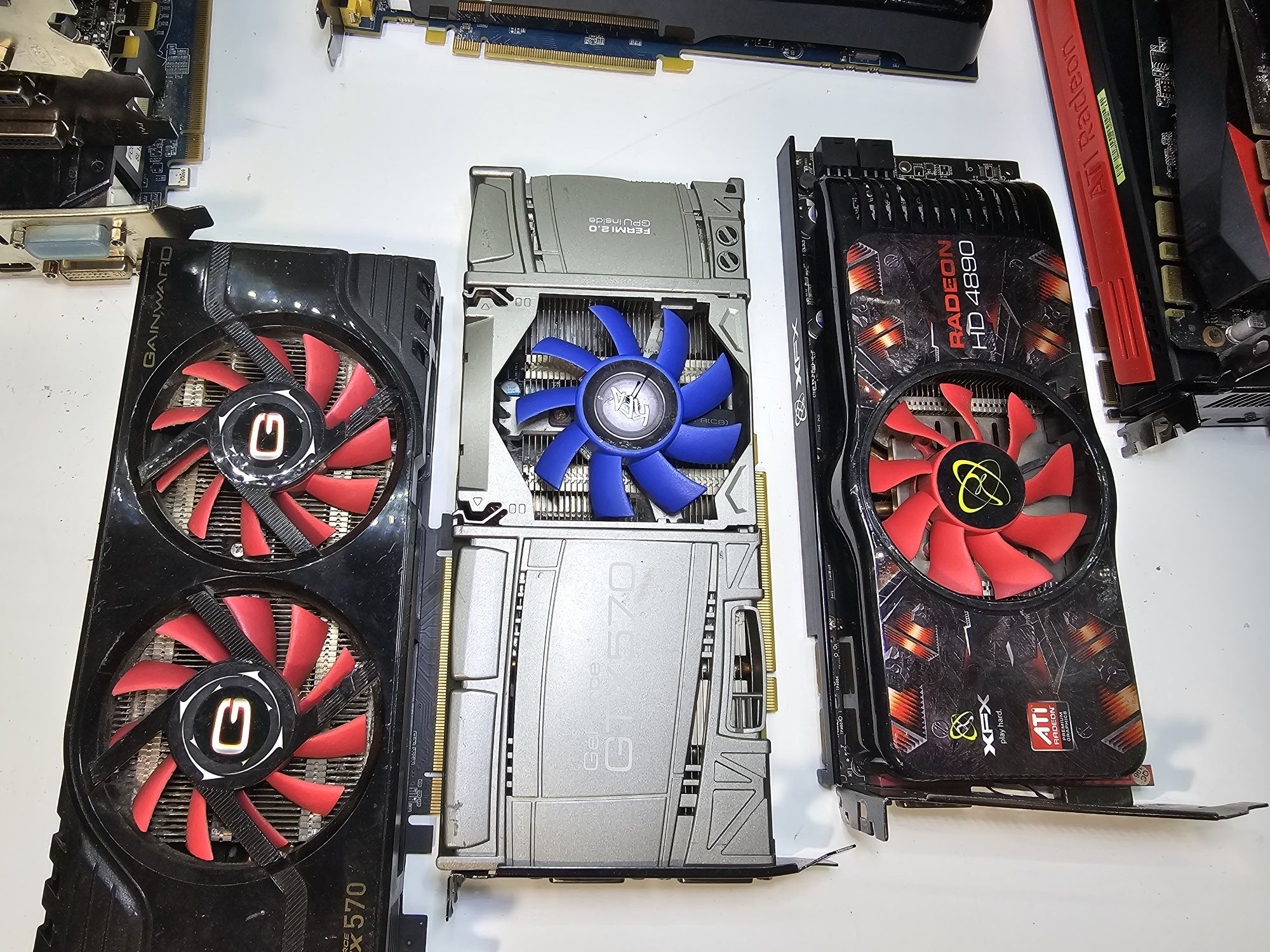 Лот 8 відеокарти Radeon Asus GTX 570 та інші