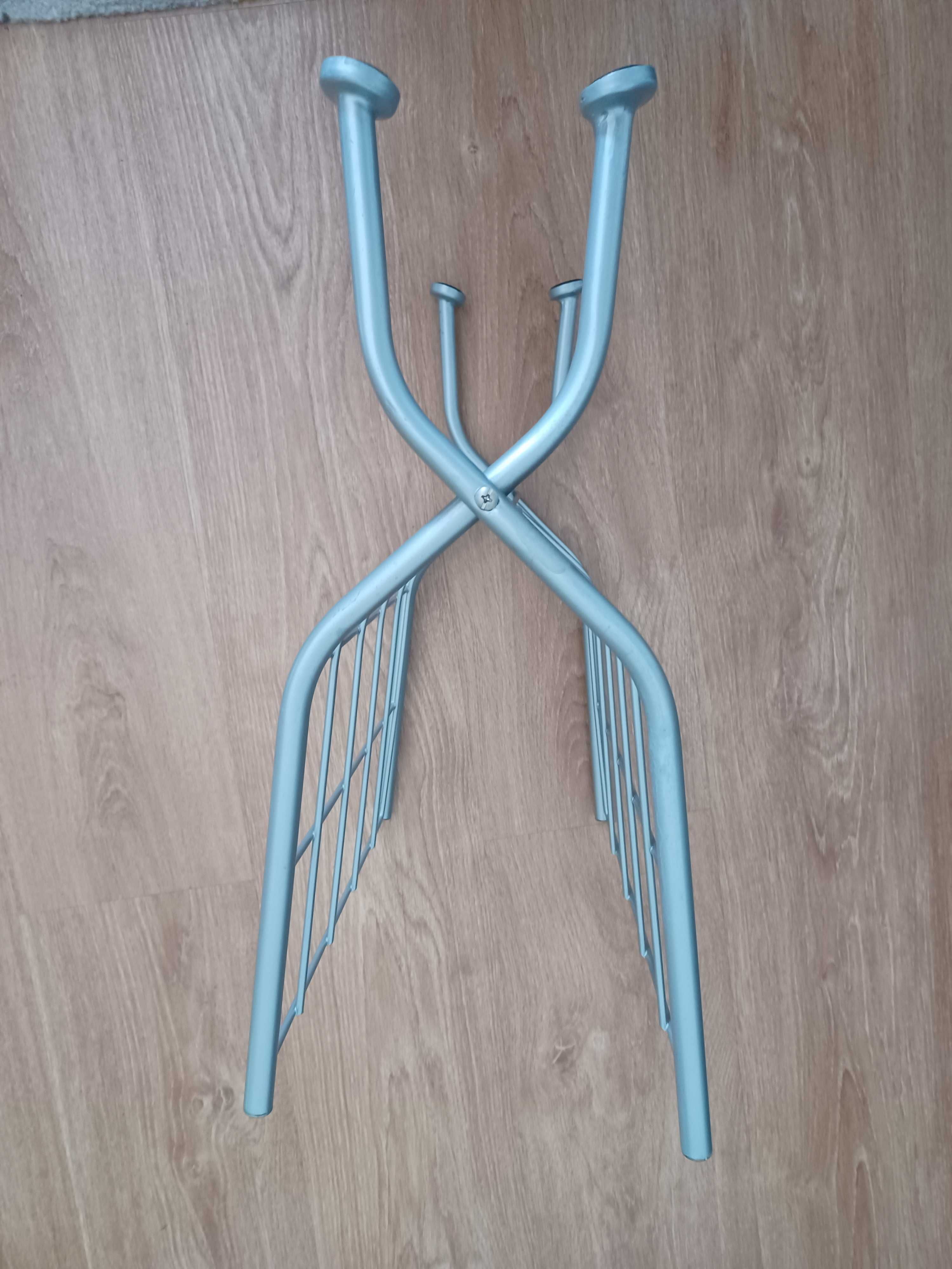 Suporte para revistas em metal cinza