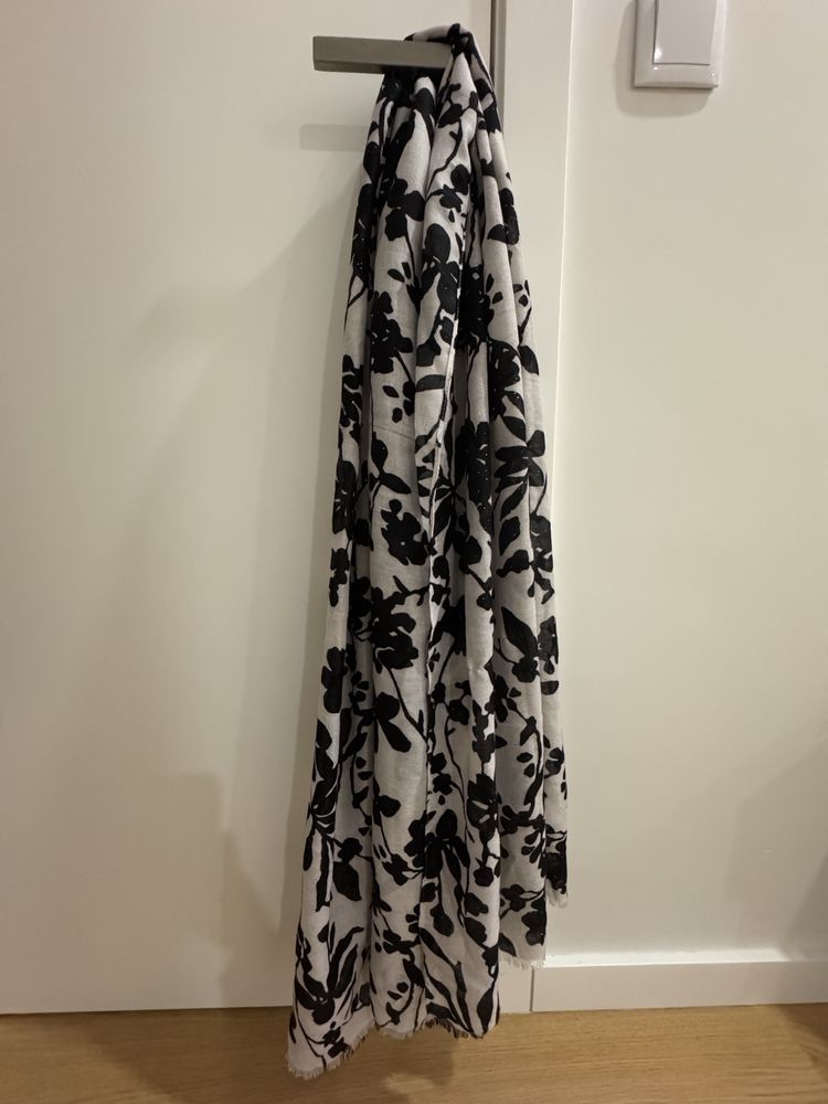 Lenço Vilanova preto e branco