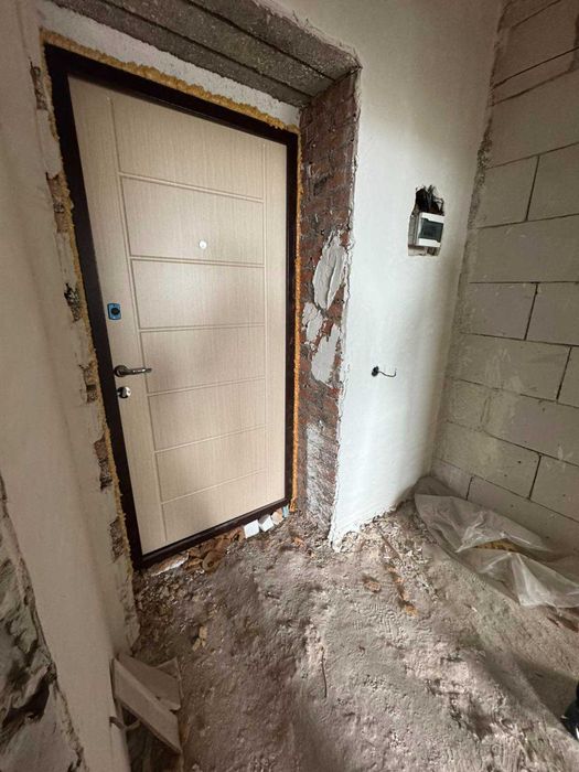 1к, новобудова біля парку і озера , мінімальне оформлення, поверх сер