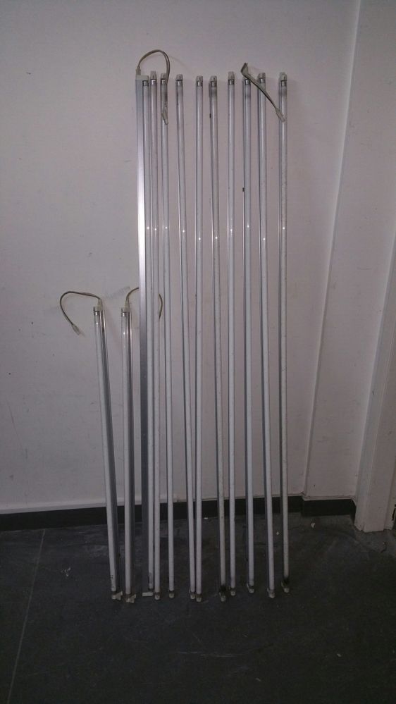 10 lampadas com suporte. Compridas  com147 cm, e 2 com 88 cm.