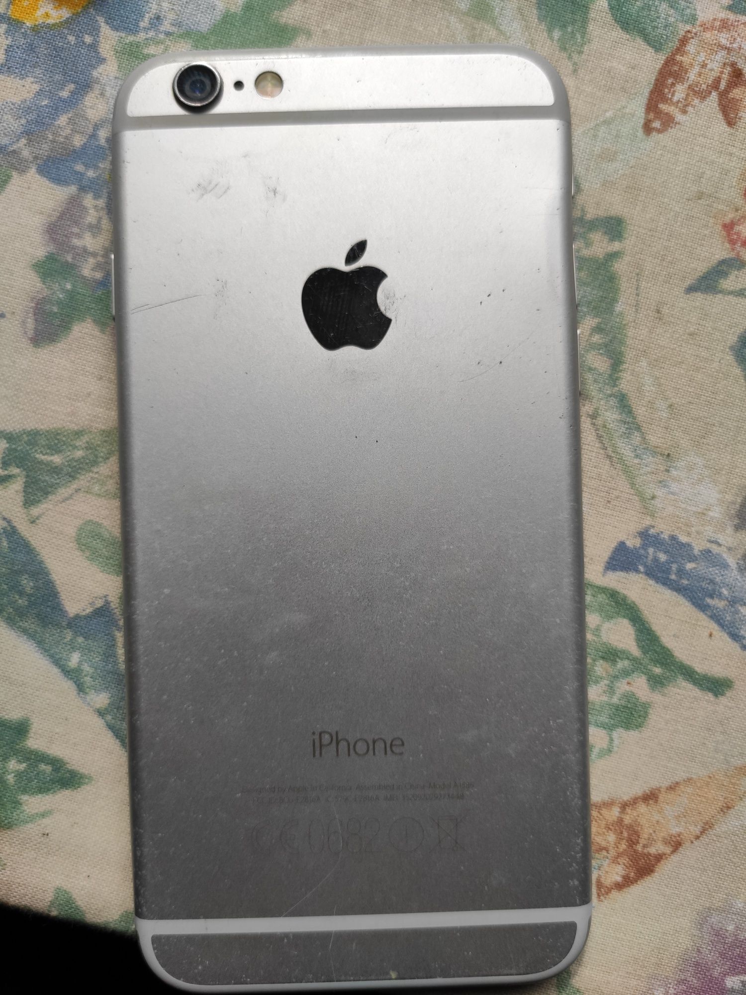 iPhone 6 na części.