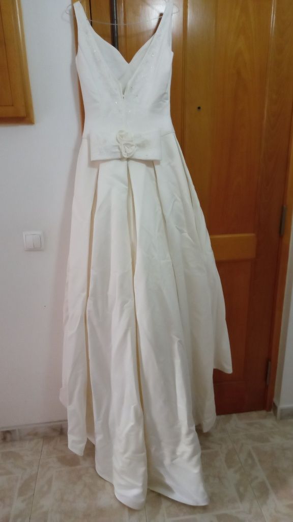 Vestido de noiva SM pérola com bordados e lantejoulas