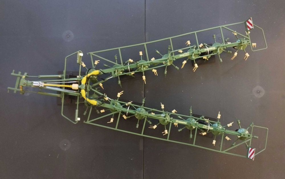 1:32 KRONE KW 15.02/14T od Universal Hobbies