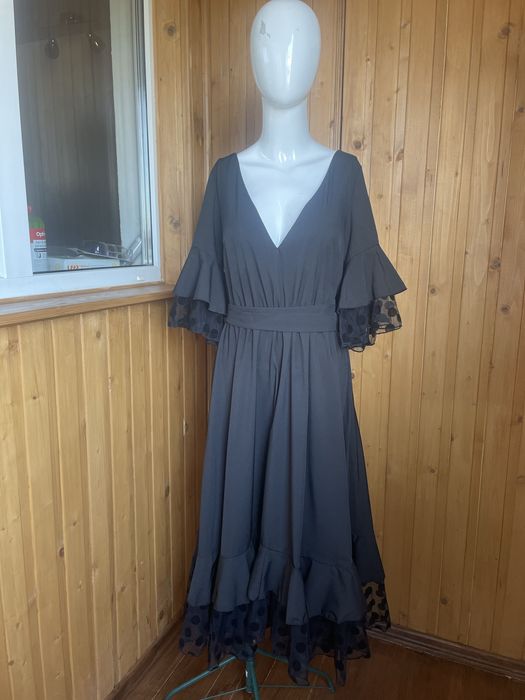 Вечірня пишна сукня