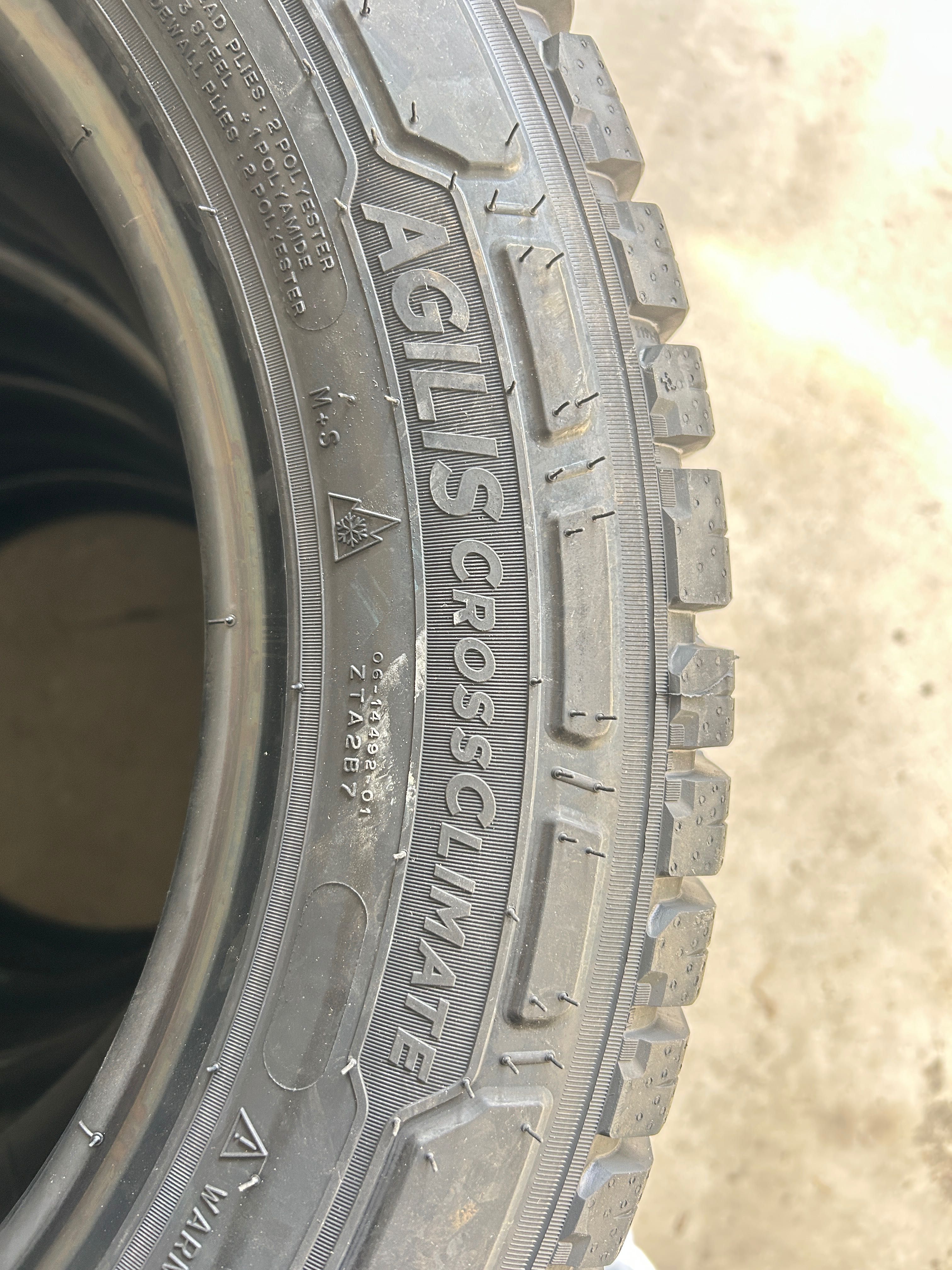 235/60R17C Michelin