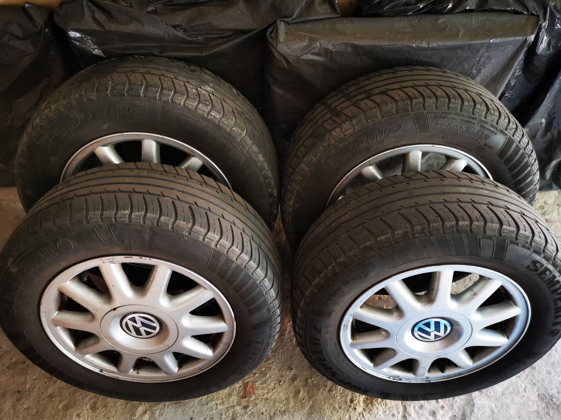 Alufelgi 15' oryginalne VW z oponami 215/60 R15 95V VOLKSWAGEN