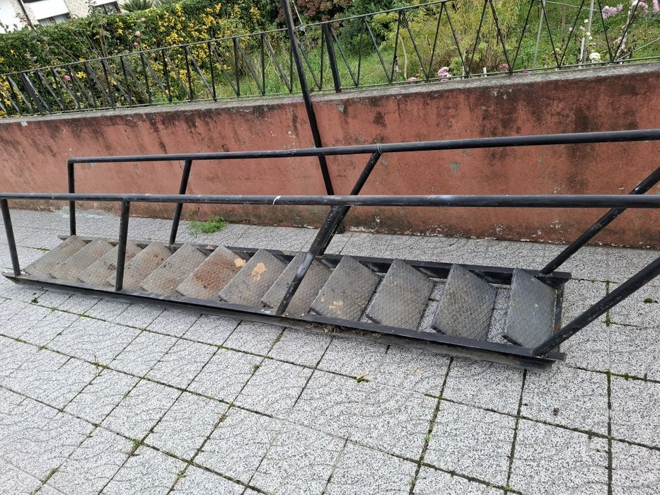 Escada ferro robusta