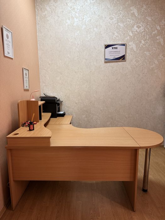 Офісний стіл з тумбою, в хорошому стані, б/У
