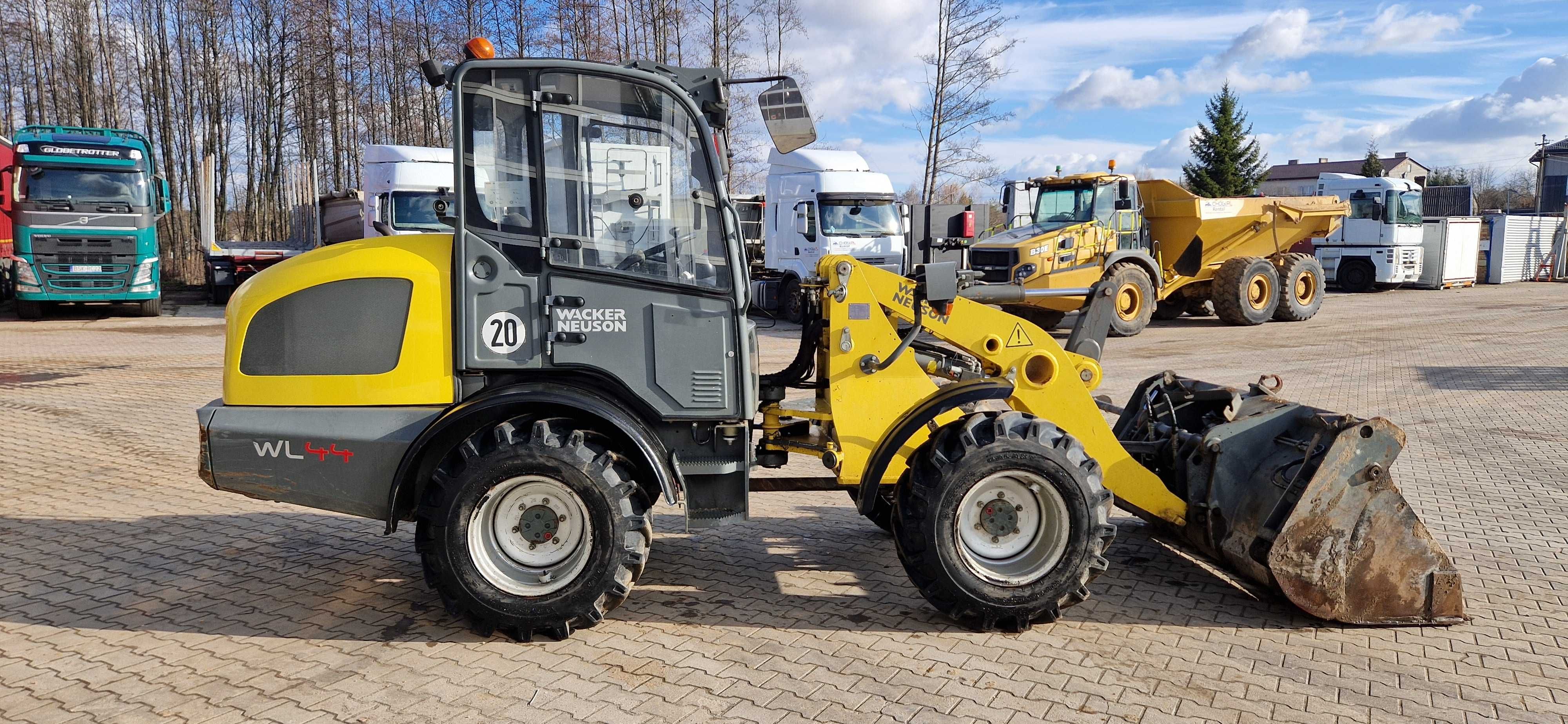 Ładowarka kołowa Wacker Neuson WL44 -wypożyczalnia ładowarek transport