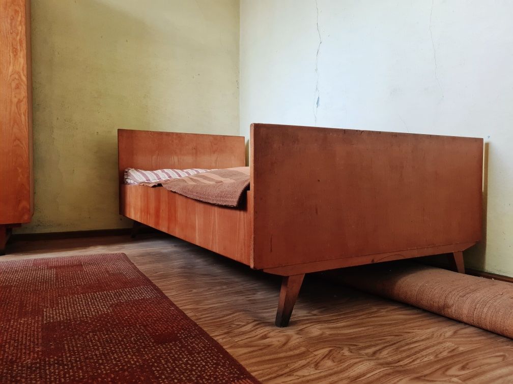 Łóżko vintage PRL jednosobowe retro dla dziecka dorosłego