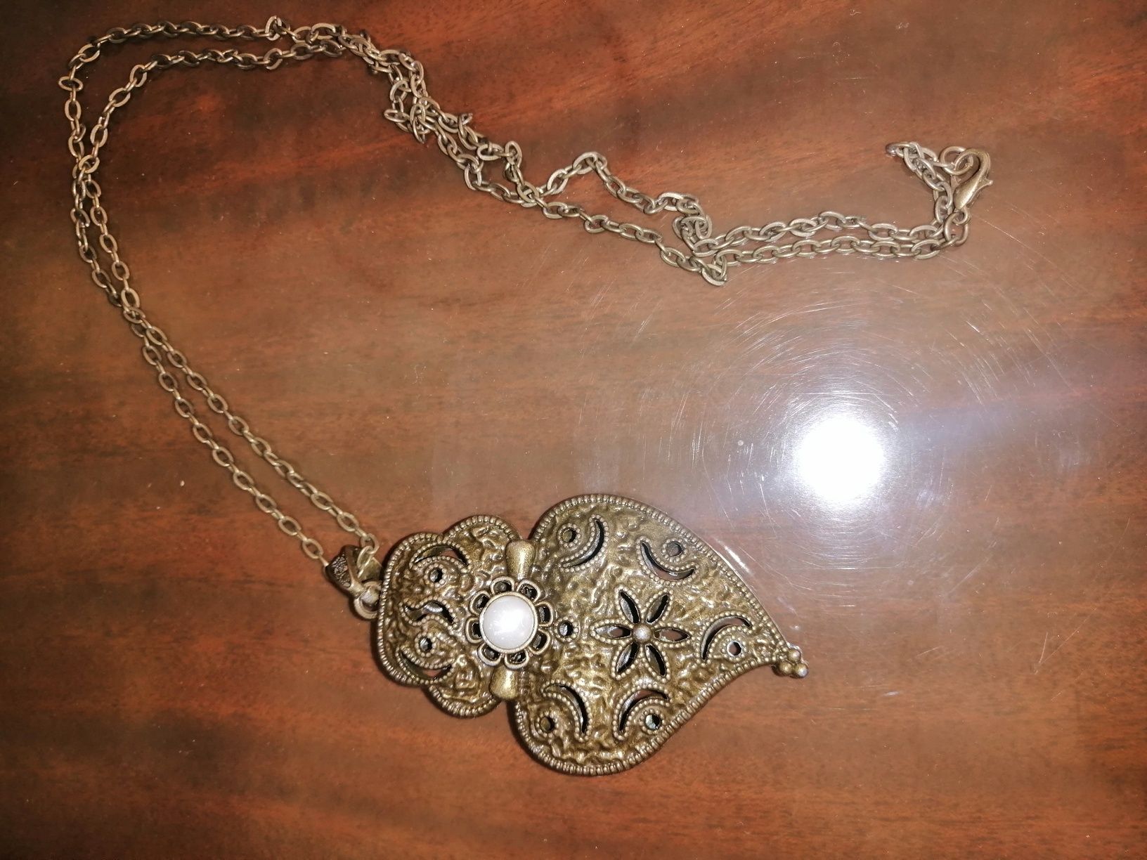 Bijuterias colares, brincos, relógios,etc.