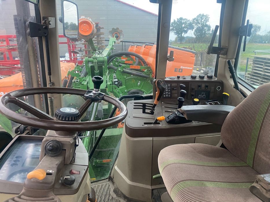 John Deere 6820