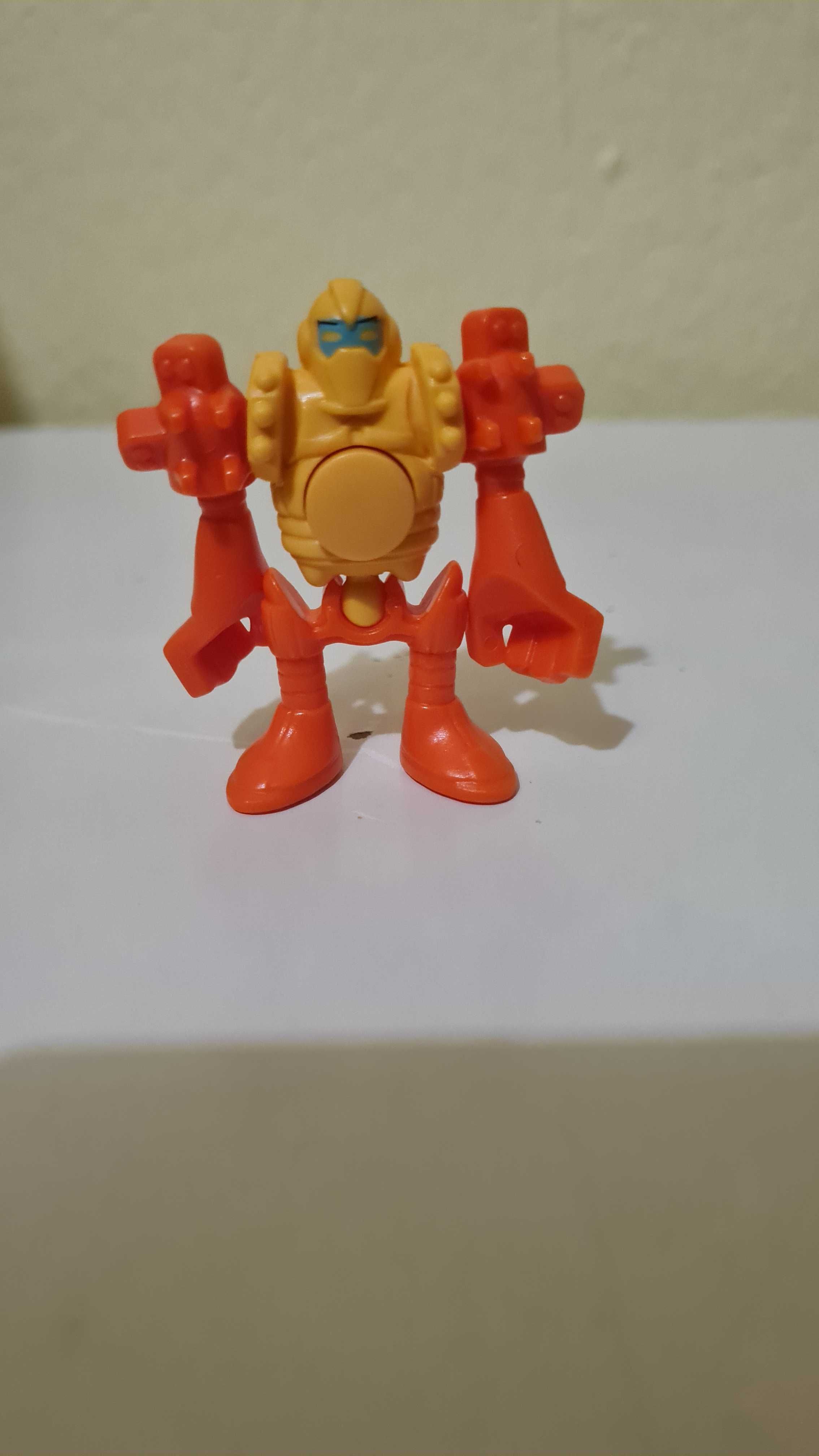 Figurka kinder Pacific Rim pomarańczowy robot