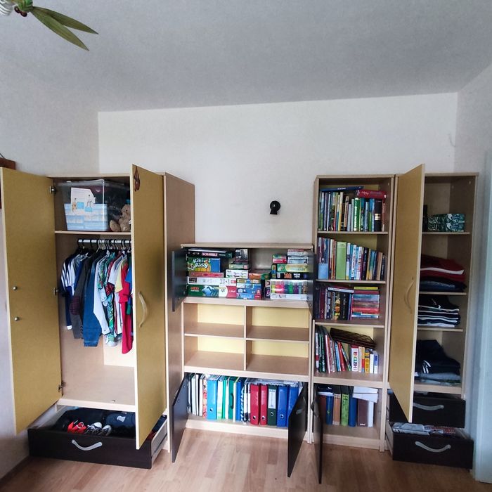 Sprzedam zestaw mebli do pokoju dziecięcego lub mlodziezowego