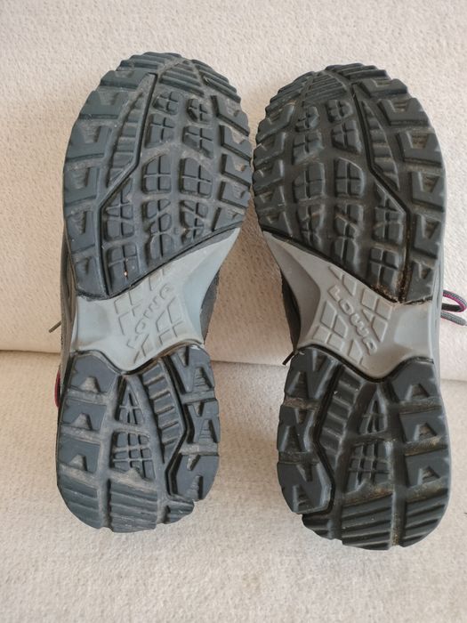 Орегіналні трекінгові ботинки Lowa розмір 40