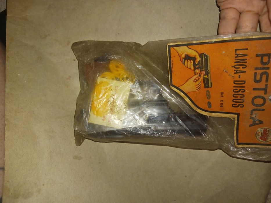 Arma de discos aniga em palstico