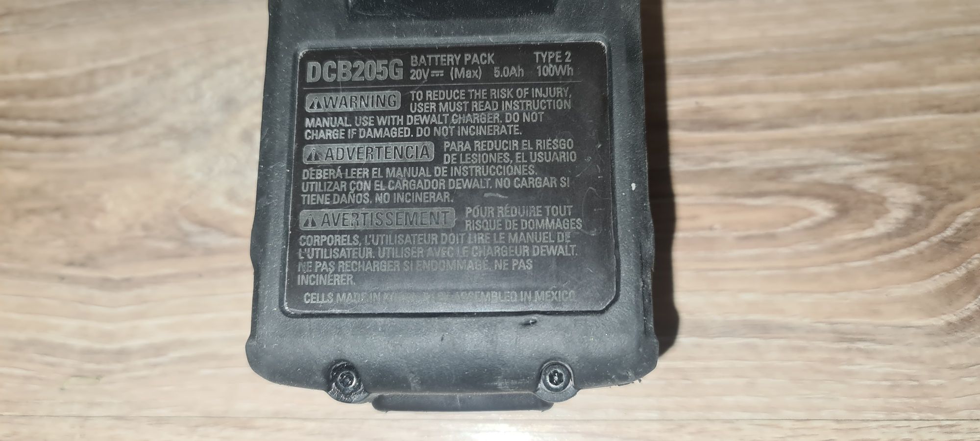 Dewalt 205 аккумулятор.