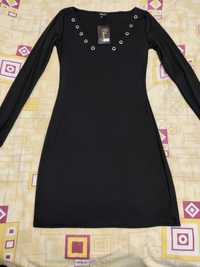 Модное женское чёрное платье с декольте