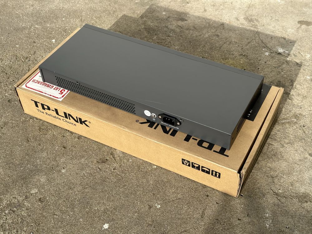 Tp-link Przełącznik Smart Switch 24 porty Gb, 4 SFP TL-SG2424 v1.3